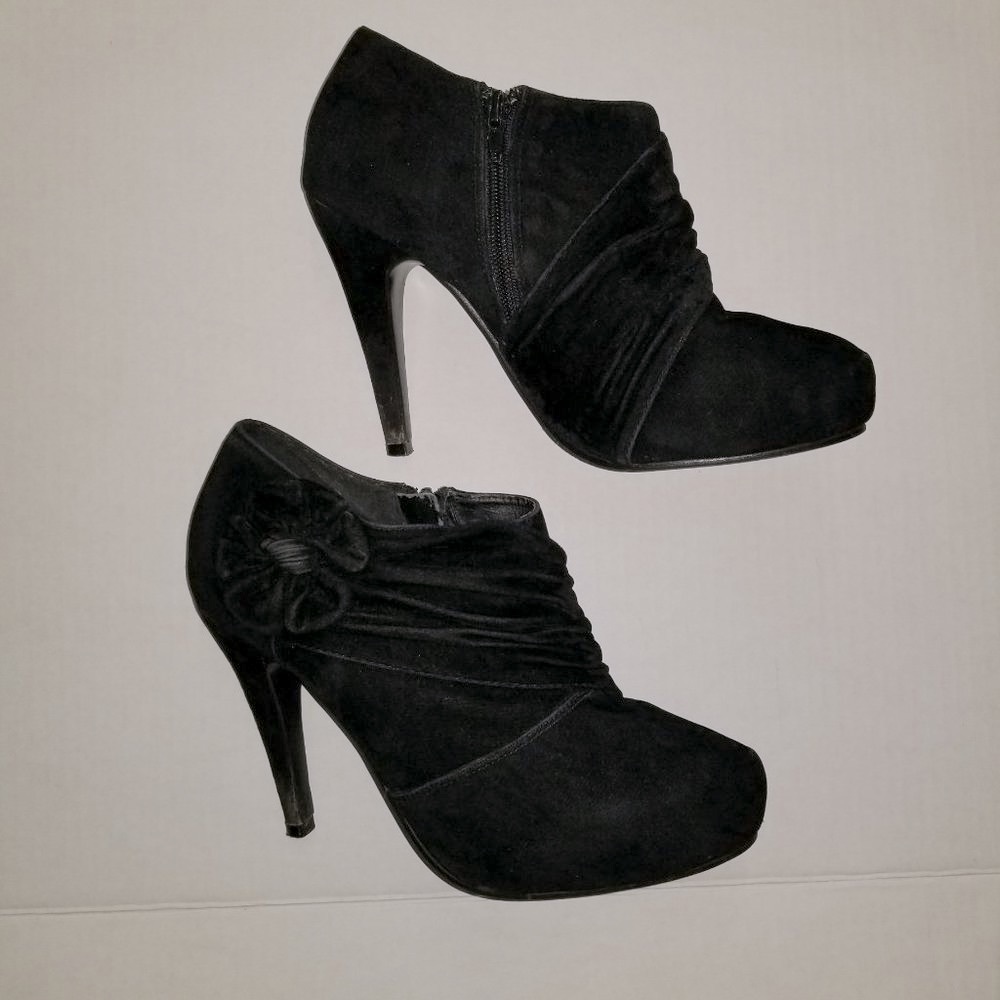 🌸CHERISH Black Heels - Picture 3 of 8